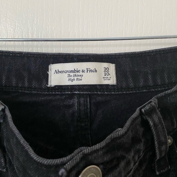 Abercrombie & Fitch Women's High Rise Black Jeans - Picture 4 of 5